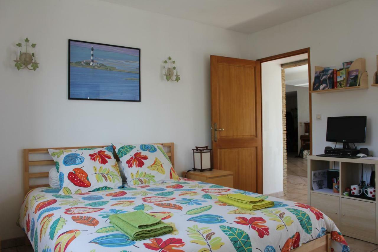 Mas Dou L'Estele Chambre D'Hotes Arles Bagian luar foto